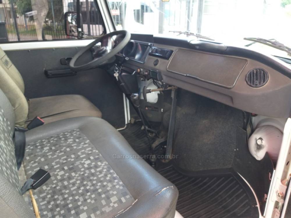 VOLKSWAGEN - KOMBI - 2013/2014 - Branca - Sob Consulta