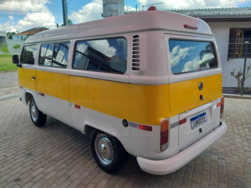 VOLKSWAGEN - KOMBI - 2013/2014 - Branca - Sob Consulta