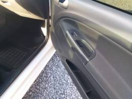 VOLKSWAGEN - SAVEIRO - 2014/2015 - Branca - R$ 51.500,00